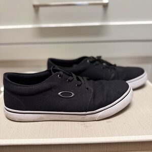 Oakley Men's, Size 10.5, Black Sneakers with White Soles